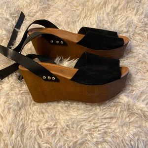 Seychelles wooden platform heel. Size 7